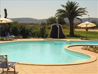  Luxusní apartmány s bazénem na Sardínii